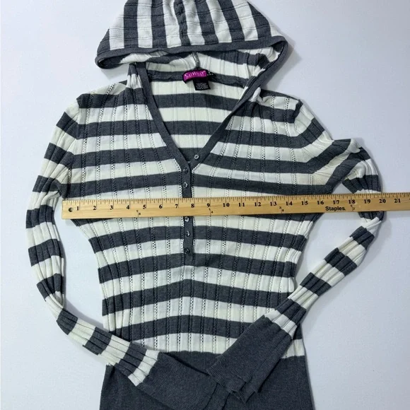 Say What? Women's Bella Swan V-Neck Striped Large Sweater in Gray and White - Picture 4 of 5